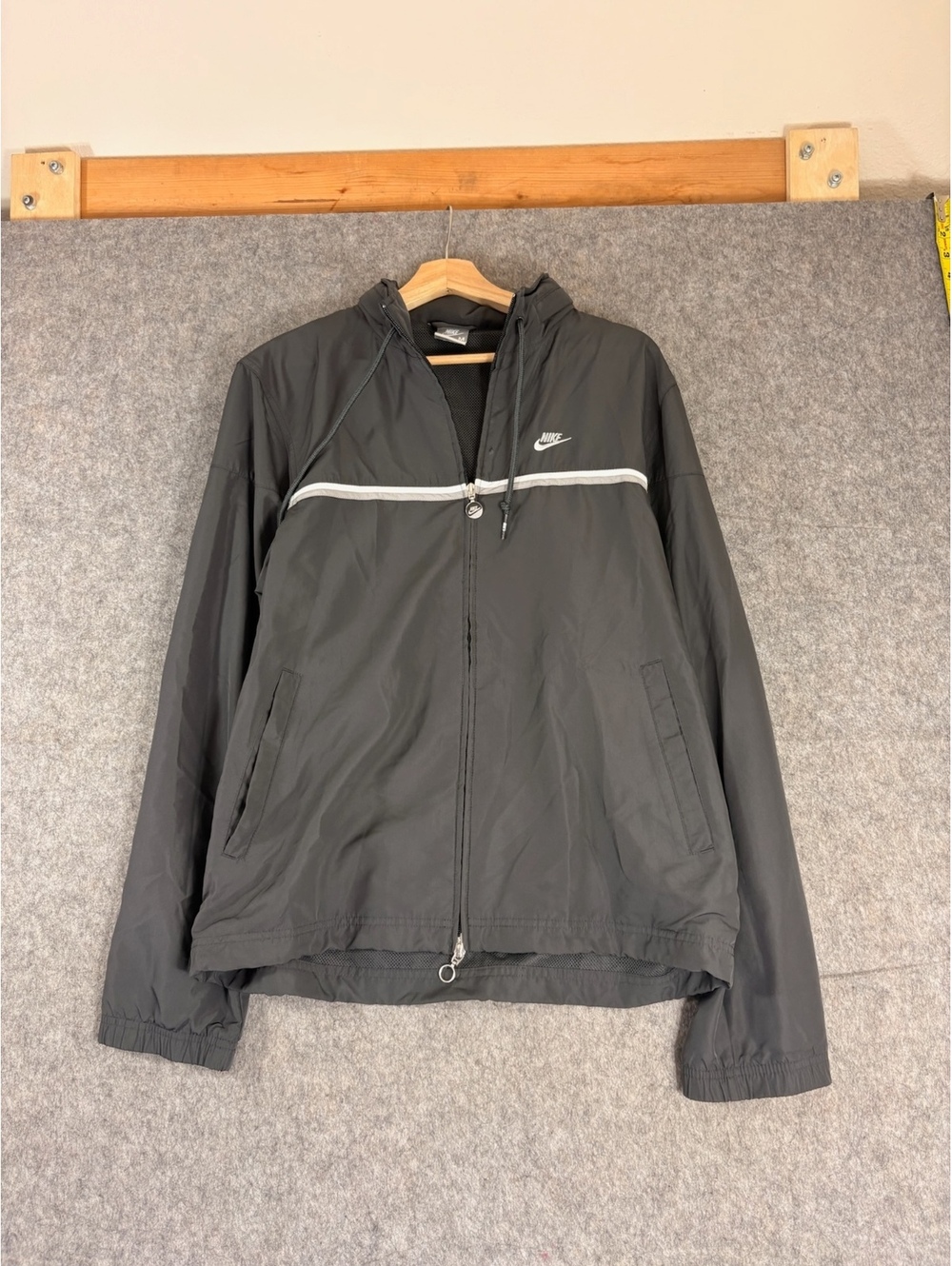 Vintage Nike gray hooded windbreaker jacket Size Medium